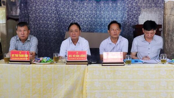 Chủ nhiệm Ủy ban Kiểm tra Tỉnh ủy dự sinh hoạt Chi bộ thôn 6