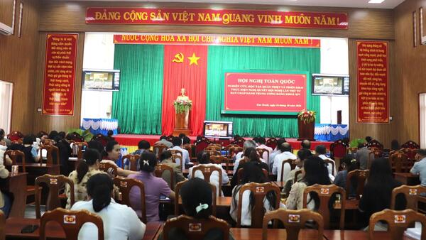 Hội nghị toàn quốc nghiên cứu, học tập, quán triệt và triển khai thực hiện Nghị quyết Hội nghị lần thứ tư Ban Chấp hành Trung ương Đảng khóa XIV