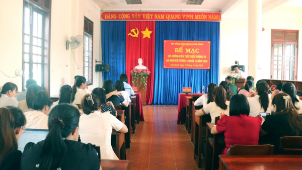 Bế giảng lớp bồi dưỡng kiến thức quốc phòng và an ninh đối tượng 4