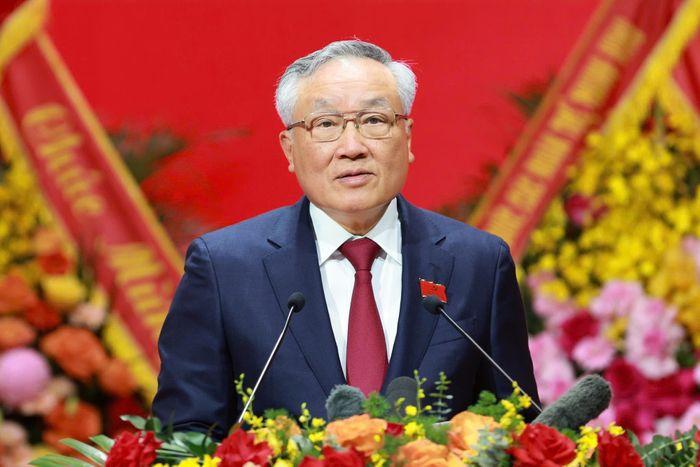Phó Bí thư Thường trực Đảng ủy, Phó Thủ tướng Thường trực Chính phủ Nguyễn Hòa Bình trình bày báo cáo chính trị của Ban Chấp hành Đảng bộ Chính phủ nhiệm kỳ 2020-2025 - Ảnh: VGP/Nhật Bắc