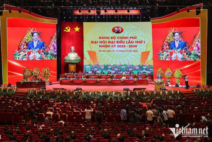 Đại hội đại biểu Đảng bộ Chính phủ lần này đưa ra phương châm hành động: "Đoàn kết, kỷ cương - Dân chủ, đổi mới - Đột phá, phát triển - Gần dân, vì dân"